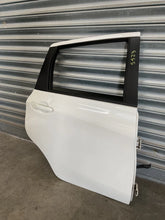 Carica l&#39;immagine nel visualizzatore di Gallery, PORTA PORTIERA SPORTELLO POSTERIORE DESTRA Nissan Note E12 ANNO 2015 - SPEDIZIONE INCLUSA
