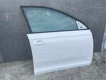 Load image into Gallery viewer, PORTA SPORTELLO PORTIERA ANTERIORE DESTRA DX RH SKODA RAPID 2014 - SPEDIZIONE INCLUSA -
