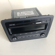 Carica l&#39;immagine nel visualizzatore di Gallery, -- 5J0035161E AUTORADIO STEREO LETTORE CD SKODA RAPID 1.6 D 2014 - SPEDIZIONE INCLUSA
