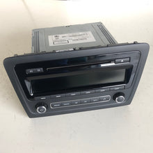 Load image into Gallery viewer, -- 5J0035161E AUTORADIO STEREO LETTORE CD SKODA RAPID 1.6 D 2014 - SPEDIZIONE INCLUSA
