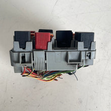 Charger l&#39;image dans la galerie, 13687865 CENTRALINA SCATOLA FUSIBILI PORTAFUSIBILI FIAT GRANDE PUNTO 1.4 B - SPEDIZIONE INCLUSA -
