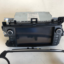 Load image into Gallery viewer, 86140-0D200 AUTORADIO NAVIGATORE GPS TOYOTA YARIS HYBRID 1.5 B 2014 - SPEDIZIONE INCLUSA
