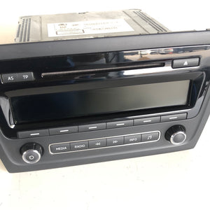 -- 5J0035161E AUTORADIO STEREO LETTORE CD SKODA RAPID 1.6 D 2014 - SPEDIZIONE INCLUSA