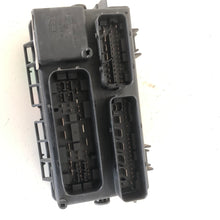 Charger l&#39;image dans la galerie, Centralina SCATOLA FUSIBILI VANOMOTORE OPEL CORSA D 1.2 B Z12XEP 13217392 - SPEDIZIONE INCLUSA
