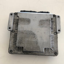 Load image into Gallery viewer, 0281012121 CENTRALINA MOTORE ECU CHRYSLER VOYAGER 2.8 D 110KW 2006 - SPEDIZIONE INCLUSA
