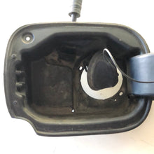 Carica l&#39;immagine nel visualizzatore di Gallery, 8200383466 SPORTELLINO SPORTELLO CARBURANTE TAPPO SERBATOIO RENAULT CLIO 2006 - SPEDIZIONE INCLUSA -
