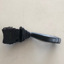 Carica l&#39;immagine nel visualizzatore di Gallery, 09185417 DEVIOLUCI DEVIO LEVA TERGI DX RH DESTRA OPEL CORSA C 1.2 B 2005 - SPEDIZIONE INCLUSA
