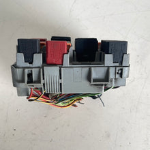 Charger l&#39;image dans la galerie, 13687865 CENTRALINA SCATOLA FUSIBILI PORTAFUSIBILI FIAT GRANDE PUNTO 1.4 B - SPEDIZIONE INCLUSA -
