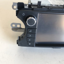 Load image into Gallery viewer, 86140-0D200 AUTORADIO NAVIGATORE GPS TOYOTA YARIS HYBRID 1.5 B 2014 - SPEDIZIONE INCLUSA
