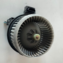 Carica l&#39;immagine nel visualizzatore di Gallery, AV272700-0311 MOTORINO VENTOLA VENTILAZIONE ABITACOLO TOYOTA YARIS 2007 - SPEDIZIONE INCLUSA
