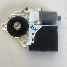 Load image into Gallery viewer, 8P0959801H MOTORINO ALZACRISTALLI VETRO ANTERIORE SINISTRO SX LH AUDI A3 ANNO 2007 - SPEDIZIONE INCLUSA -
