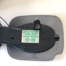 Charger l&#39;image dans la galerie, 8200383466 SPORTELLINO SPORTELLO CARBURANTE TAPPO SERBATOIO RENAULT CLIO 2006 - SPEDIZIONE INCLUSA -
