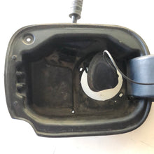 Carica l&#39;immagine nel visualizzatore di Gallery, 8200383466 SPORTELLINO SPORTELLO CARBURANTE TAPPO SERBATOIO RENAULT CLIO 2006 - SPEDIZIONE INCLUSA -
