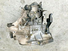 Carica l&#39;immagine nel visualizzatore di Gallery, Scatola Cambio Opel Agila 1.0 1000 Benzina Z10XEP gear box 5 marce 2005-SPEDIZIONE INCLUSA IN TUTTA ITALIA
