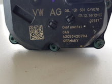 Load image into Gallery viewer, -- 04L131501CV070 CORPO FARFALLATO VALVOLA A FARFALLA VOLKSWAGEN GOLF VII 1.6 D 2015 A2C23420794 - SPEDIZIONE INCLUSA -
