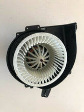 Load image into Gallery viewer, 6R1819015A VENTOLA MOTORINO VENTILAZIONE ABITACOLO INTERNA  SKODA FABIA NJ 2017 -- SPEDIZIONE INCLUSA --
