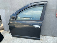 Load image into Gallery viewer, PORTA PORTIERA SPORTELLO ANTERIORE SINISTRA SX DACIA SANDERO B90 2008 2012 SPEDIZIONE GRATUITA
