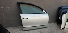 Load image into Gallery viewer, PORTA PORTIERA SPORTELLO ANTERIORE DESTRA DX VOLKSWAGEN PASSAT 3C 2005 2010 -- SPEDIZIONE INCLUSA --
