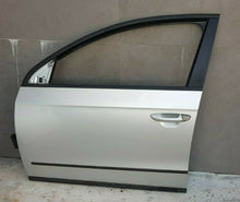 Load image into Gallery viewer, PORTA PORTIERA SPORTELLO ANTERIORE SINISTRA SX VOLKSWAGEN PASSAT 3C 2005 2010  SPEDIZINE GRATUITA
