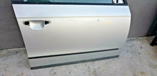 Load image into Gallery viewer, PORTA PORTIERA SPORTELLO ANTERIORE DESTRA DX VOLKSWAGEN PASSAT 3C 2005 2010 -- SPEDIZIONE INCLUSA --
